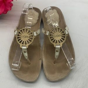 UGG Gold Thong Sandal Size 8 FFT5056E